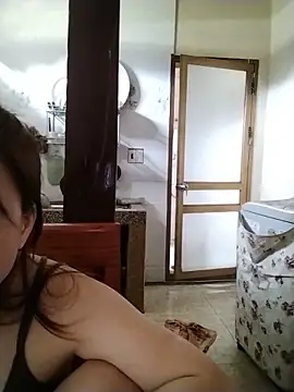 Snapshot of Squirt107 chatting on June 22, 4:09 am Squirt107 online show from June 22, 4:09 am