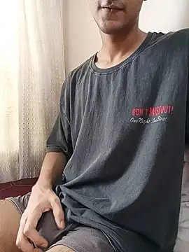 Snapshot of skinny_raj chatting on June 1, 7:32 am skinny raj online show from June 1, 7:32 am