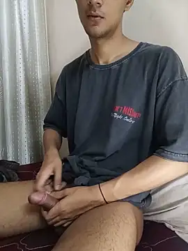 Snapshot of skinny_raj chatting on June 18, 8:02 pm skinny raj online show from June 18, 8:02 pm