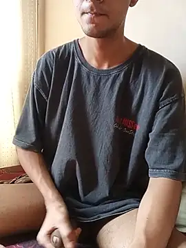 Snapshot of skinny_raj chatting on June 19, 9:02 am skinny raj online show from June 19, 9:02 am