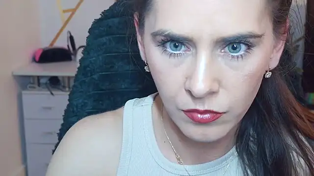 Snapshot of khalessi13 chatting on April 23, 9:39 pm khalessi13 online show from April 23, 9:39 pm