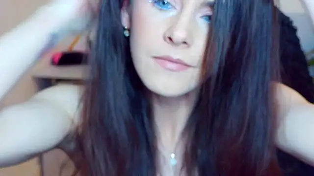 Snapshot of khalessi13 chatting on April 27, 9:02 pm khalessi13 online show from April 27, 9:02 pm