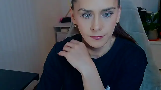 Snapshot of khalessi13 chatting on May 12, 9:45 pm khalessi13 online show from May 12, 9:45 pm