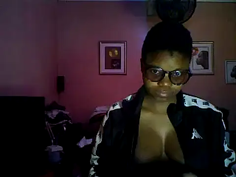 Snapshot of Hotboobs27 chatting on June 18, 8:14 am Hotboobs27 online show from June 18, 8:14 am