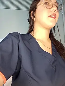 Snapshot of Chloe_Thomsoon_ chatting on May 3, 8:26 pm Chloe Thomsoon online show from May 3, 8:26 pm