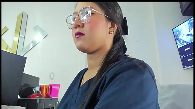 Snapshot of Chloe_Thomsoon_ chatting on May 13, 8:16 pm Chloe Thomsoon online show from May 13, 8:16 pm