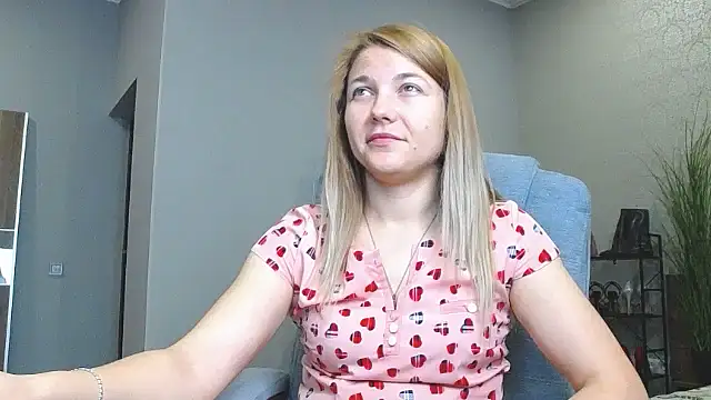 Snapshot of AnniShery chatting on May 5, 11:35 pm AnniShery online show from May 5, 11:35 pm