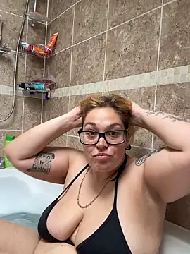 Snapshot of SecretRavenXO chatting on May 16, 12:26 pm SecretRavenXO online show from May 16, 12:26 pm
