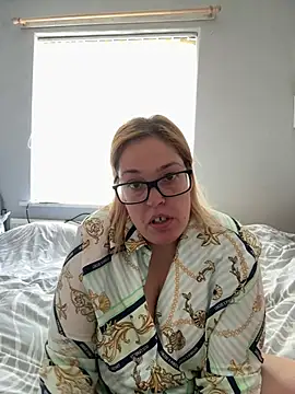 Snapshot of SecretRavenXO chatting on May 21, 11:39 am SecretRavenXO online show from May 21, 11:39 am