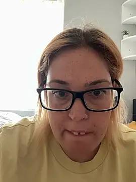 Snapshot of SecretRavenXO chatting on May 29, 12:14 pm SecretRavenXO online show from May 29, 12:14 pm