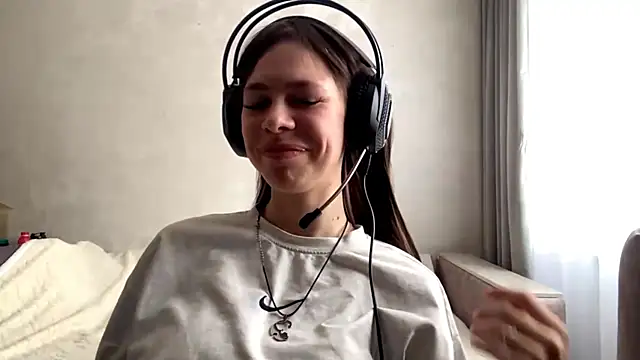 Snapshot of TuZezima chatting on April 25, 9:23 am TuZezima online show from April 25, 9:23 am