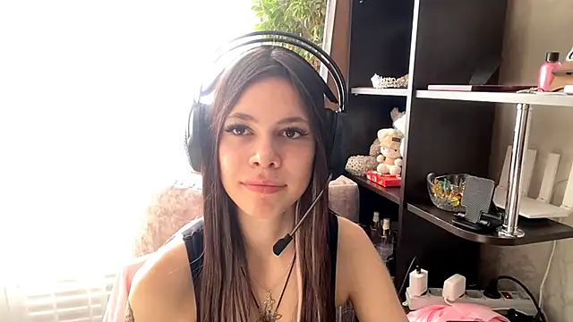 Snapshot of TuZezima chatting on May 2, 3:28 pm TuZezima online show from May 2, 3:28 pm