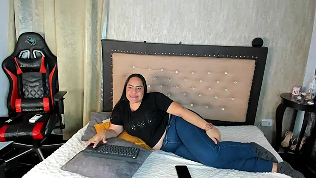 Snapshot of Zoedeleon chatting on May 9, 7:30 pm Zoedeleon online show from May 9, 7:30 pm