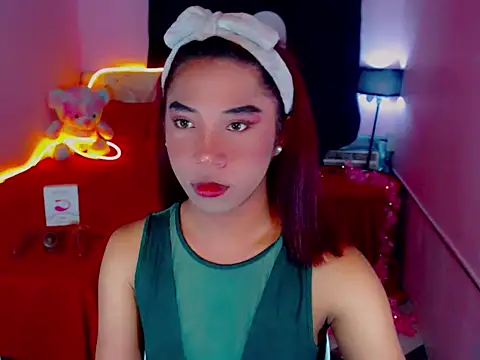 URsexyLylia online show from May 6, 7:19 pm