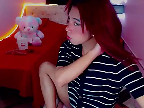 URsexyLylia online show from May 8, 4:45 pm