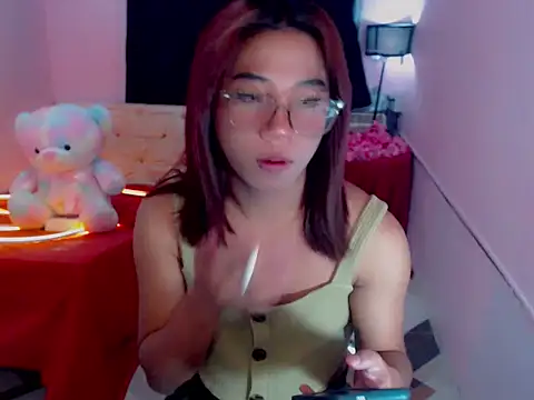 URsexyLylia online show from May 26, 4:47 pm