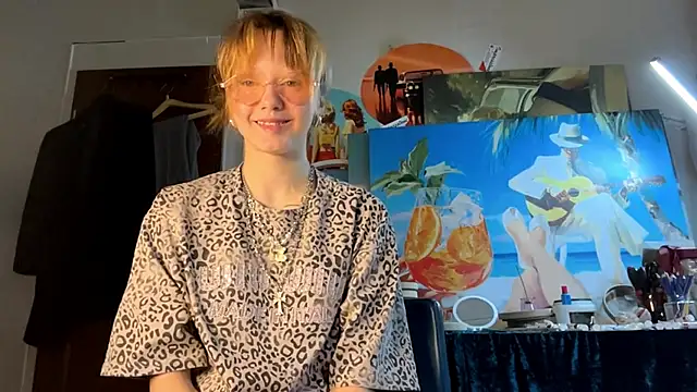 Snapshot of sarawhisperr chatting on May 4, 3:08 pm sarawhisperr online show from May 4, 3:08 pm