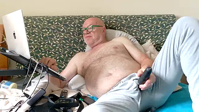 Snapshot of KinkCentral chatting on June 16, 9:01 am KinkCentral online show from June 16, 9:01 am