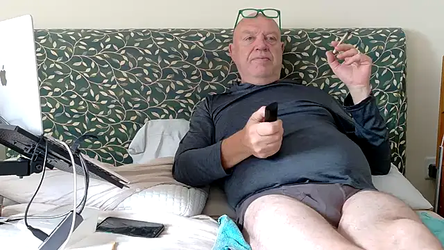 Snapshot of KinkCentral chatting on June 19, 9:24 am KinkCentral online show from June 19, 9:24 am