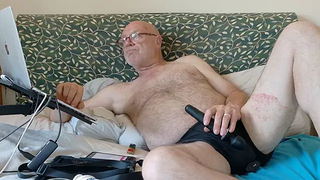 Snapshot of KinkCentral chatting on June 24, 7:35 pm KinkCentral online show from June 24, 7:35 pm