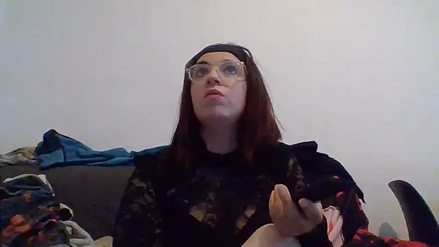 Snapshot of miss16 chatting on May 18, 12:00 pm miss16 online show from May 18, 12:00 pm