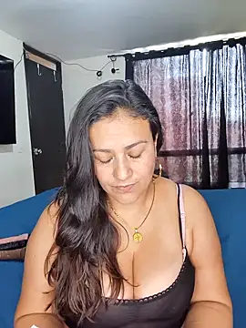 Snapshot of roxana_sexy_2026 chatting on May 13, 5:21 pm roxana sexy 2026 online show from May 13, 5:21 pm