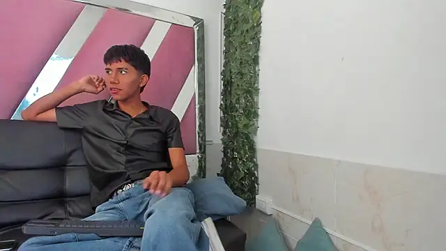 Snapshot of KevCokk chatting on May 26, 3:41 pm KevCokk online show from May 26, 3:41 pm