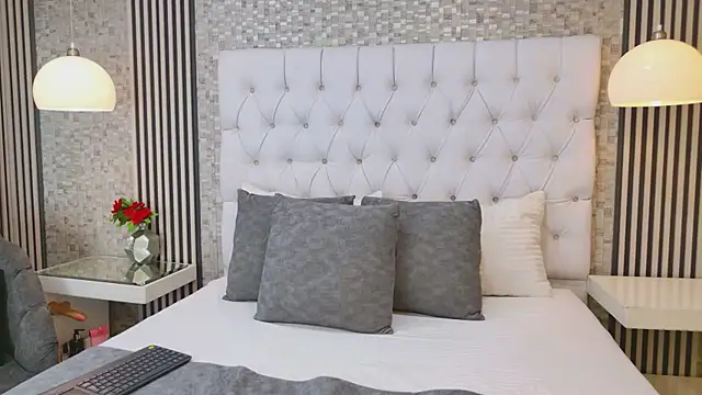 CarolineOlsen online show from May 24, 4:17 am