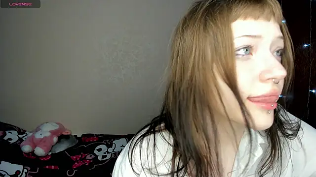 Snapshot of urmelodyy chatting on May 7, 10:04 pm urmelodyy online show from May 7, 10:04 pm
