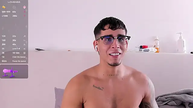 Snapshot of Iamcamilo__ chatting on April 30, 8:04 pm Iamcamilo online show from April 30, 8:04 pm