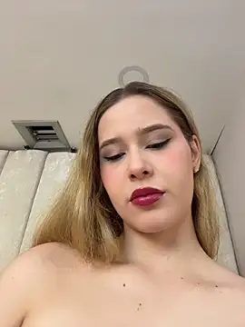 Snapshot of EmaVega chatting on May 5, 11:51 am EmaVega online show from May 5, 11:51 am