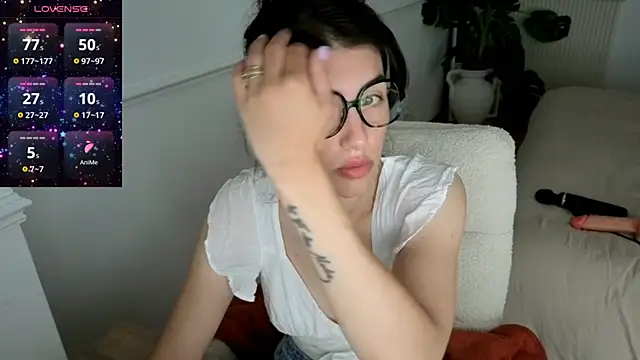 Snapshot of charlieangella chatting on May 5, 6:43 am charlieangella online show from May 5, 6:43 am