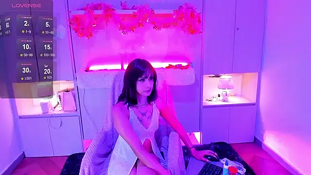 Snapshot of TomieDark_ chatting on May 8, 3:56 am TomieDark online show from May 8, 3:56 am