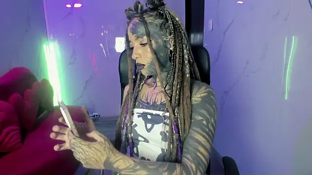 Snapshot of Lucy_Doll8 chatting on April 30, 9:52 pm Lucy Doll8 online show from April 30, 9:52 pm