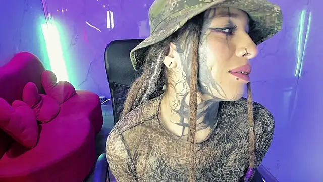 Snapshot of Lucy_Doll8 chatting on May 13, 9:00 pm Lucy Doll8 online show from May 13, 9:00 pm