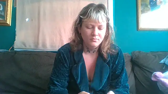 RosieSwitchBitch online show from July 6, 2:25 pm