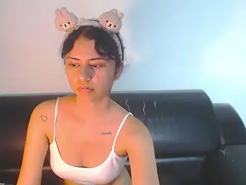 Snapshot of BellaLuxxs chatting on May 16, 1:02 am BellaLuxxs online show from May 16, 1:02 am