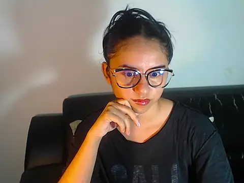 Snapshot of BellaLuxxs chatting on May 30, 10:51 pm BellaLuxxs online show from May 30, 10:51 pm