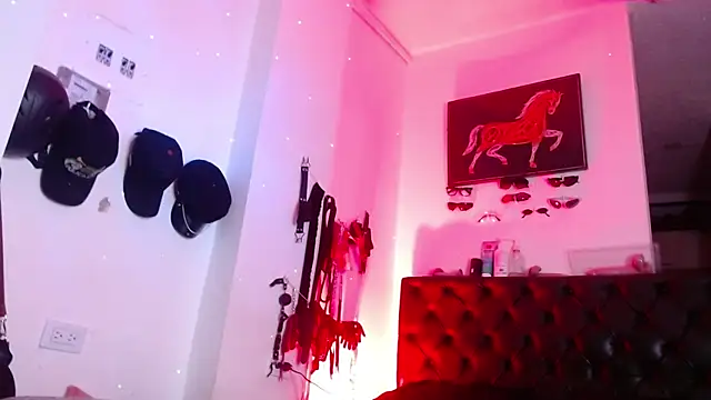 Snapshot of Carolina_Bluee chatting on April 27, 11:14 pm Carolina Bluee online show from April 27, 11:14 pm