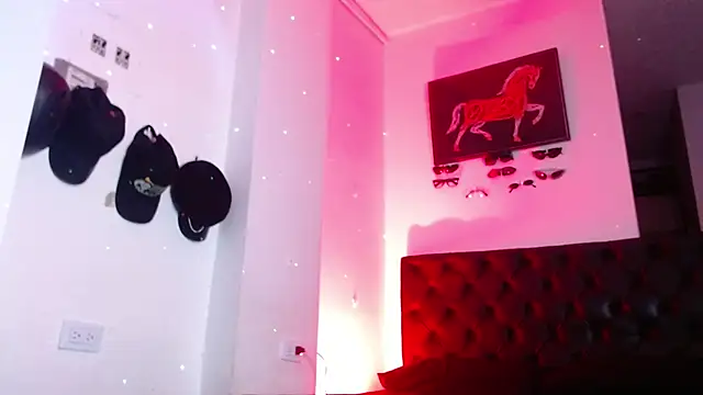 Snapshot of Carolina_Bluee chatting on May 4, 11:34 pm Carolina Bluee online show from May 4, 11:34 pm