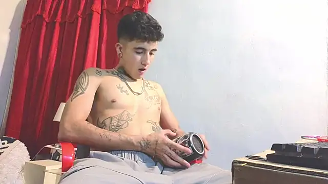 charles carterxxx online show from May 14, 10:05 pm