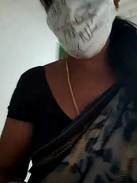 Snapshot of Tamil_Hot_HoneyBee chatting on May 9, 11:26 am Tamil Hot HoneyBee online show from May 9, 11:26 am