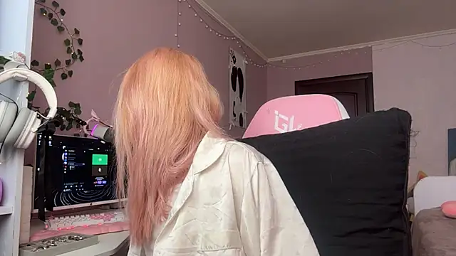 Snapshot of milimoon chatting on April 26, 11:30 am milimoon online show from April 26, 11:30 am