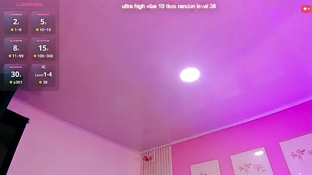 Snapshot of Ariana_west_ chatting on May 2, 12:43 pm Ariana west online show from May 2, 12:43 pm