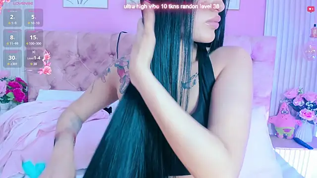 Snapshot of Ariana_west_ chatting on May 25, 12:55 pm Ariana west online show from May 25, 12:55 pm