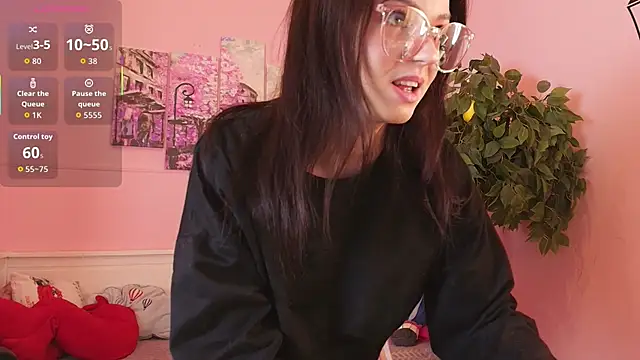Snapshot of Luna_Come chatting on May 31, 6:10 am Luna Come online show from May 31, 6:10 am