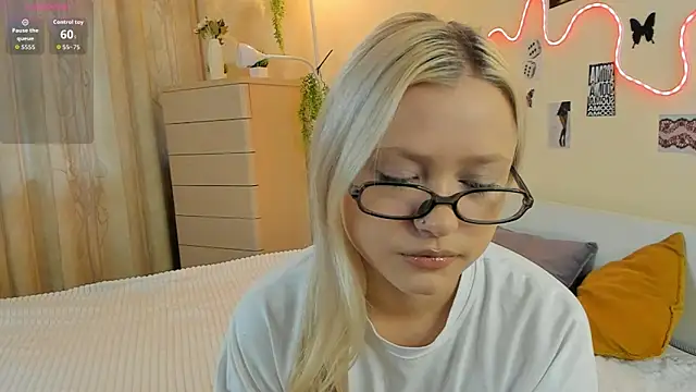 MidnightPoise online show from May 11, 5:24 am