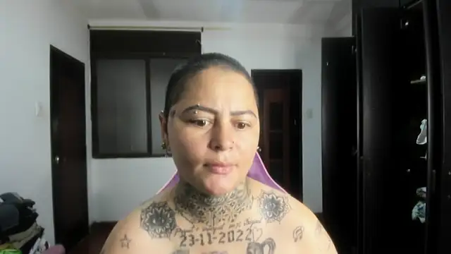 Snapshot of romina23 chatting on April 29, 9:32 pm romina23 online show from April 29, 9:32 pm