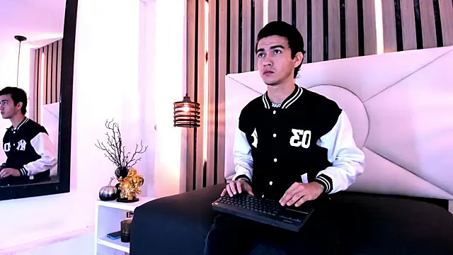 Feiccer Castquer online show from May 3, 11:16 am