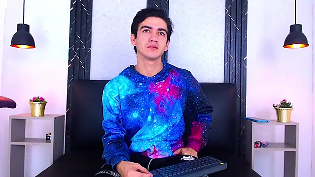 Feiccer Castquer online show from May 5, 11:07 am
